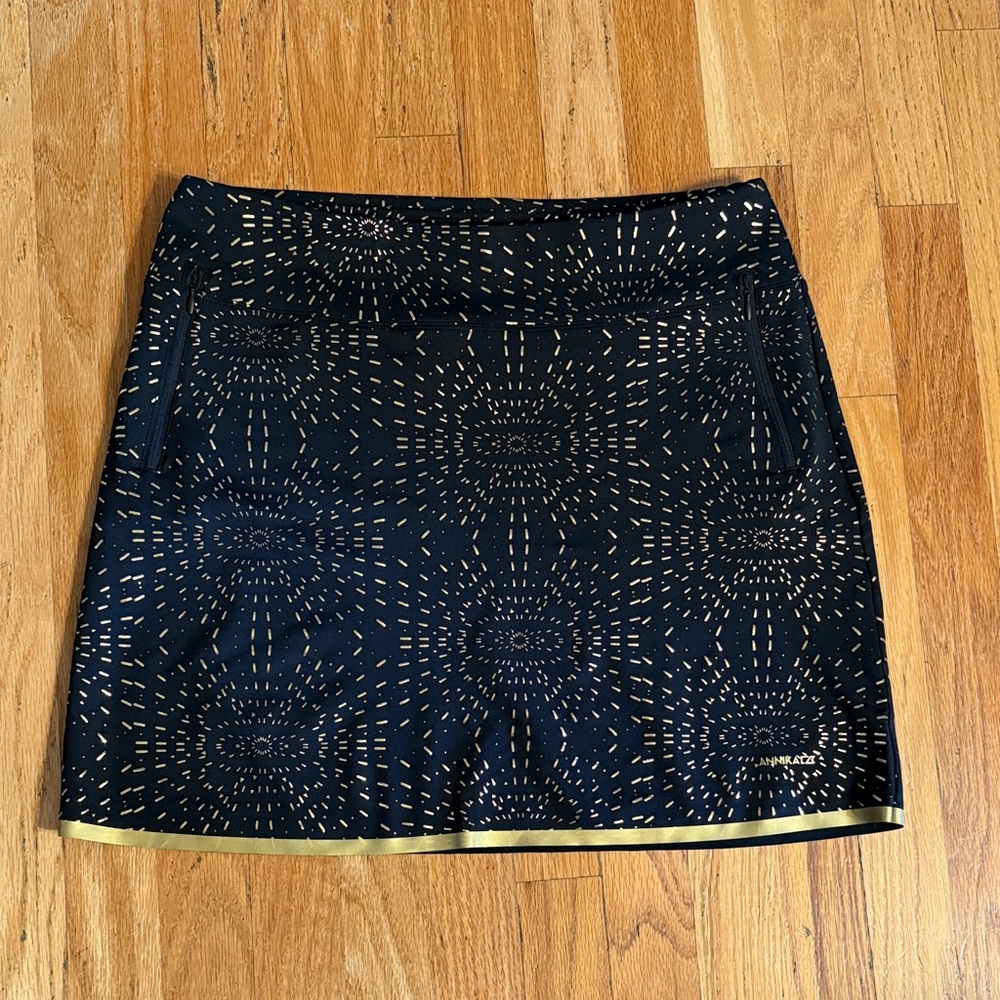 Cutter & Buck Black and Gold Skirt